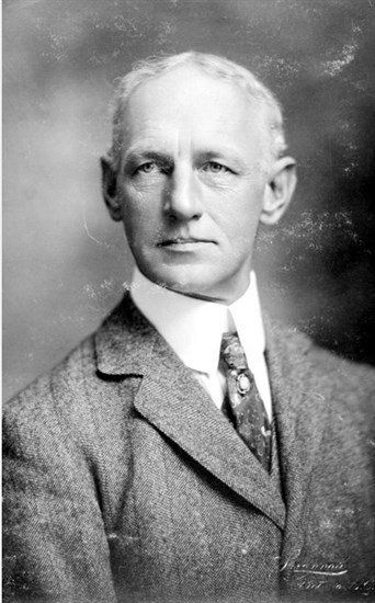 Charles E Barnes, 1915.