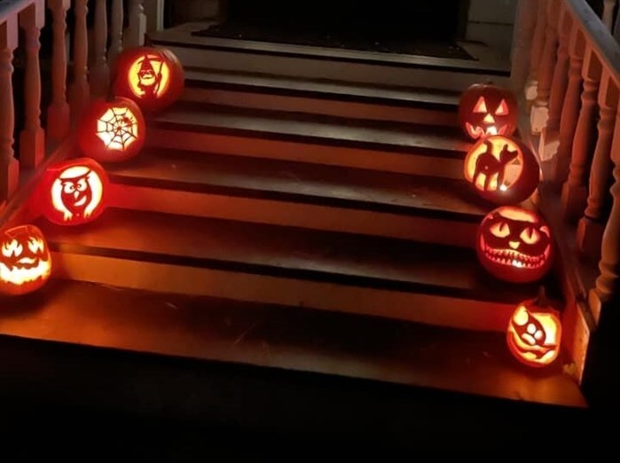 This doorstep in Penticton is all lit up with glowing jack-o'-lanterns. 