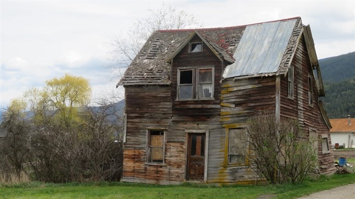 This old house on Pleasant Valley Road in Spallumcheen is the subject of photographs and paintings.