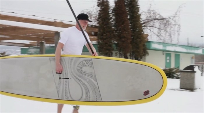Standup paddler Bob Purdy braves the snow at Rotary Beach in Kelowna.
