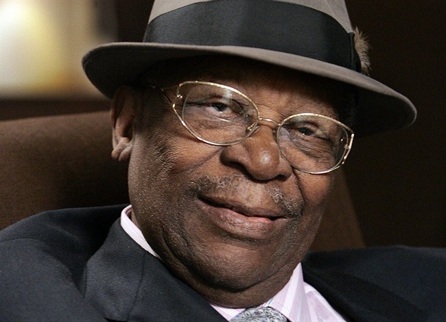 In this Aug. 27, 2008 photo, blues legend B.B. King poses during an interview in Los Angeles.