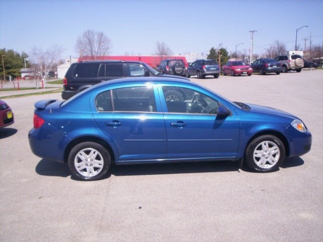 Colleen Sylvia Smith's Chevrolet Cobalt, plate number 914WFB.
