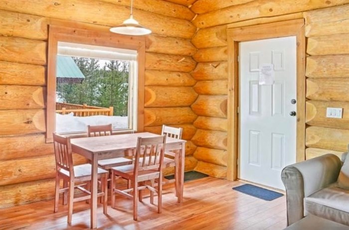 These luxury cabins near Kamloops are just steps away from shared indoor amenities including a pool, hot tub and games room. 
