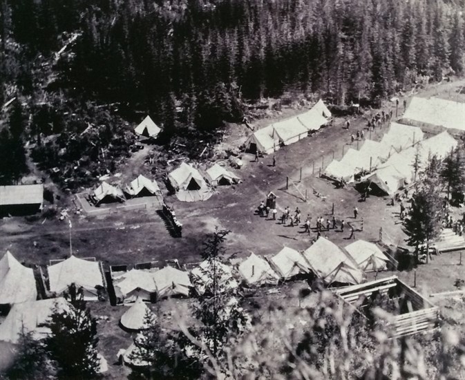 The Monashee Mountain camp held approximately 250-300 men. 