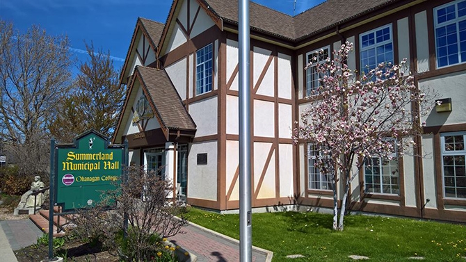Summerland staffer lost six-figure job over patio permit drama, now he's suing