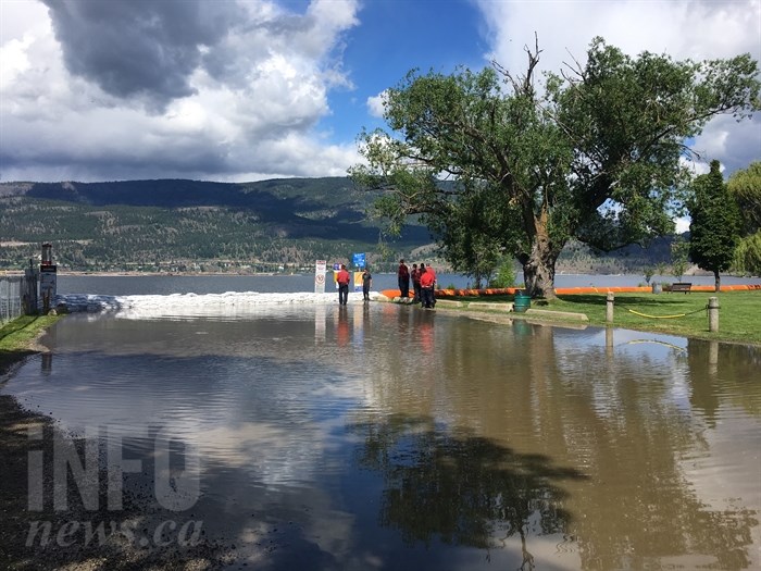 B.C. Wildfire firefighters work to stop water from penetrating the current wall of sandbags at the Cambridge Avenue boat launch on Okanagan Lake in Kelowna, Friday, June 2, 2017. 
