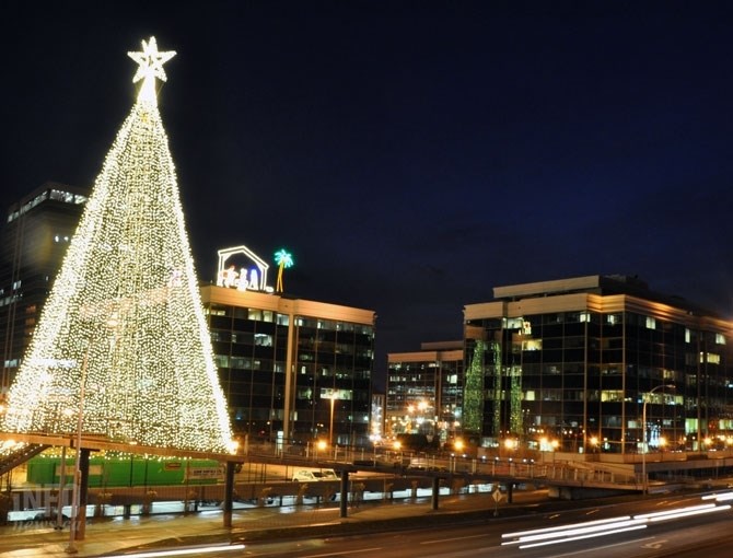 The Landmark Tree of Hope was first hung from a crane in 1997. Since then it has been moved to various locations around the Landmark 6 building. 