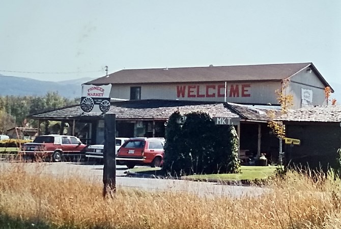 The Pioneer Country Market in the summer of 1987. 