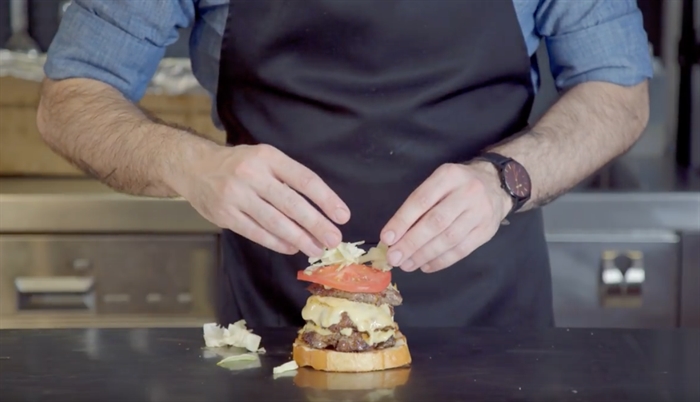 TRENDING NOW: Guy makes Bubble Bass Burger from 'SpongeBob SquarePants ...