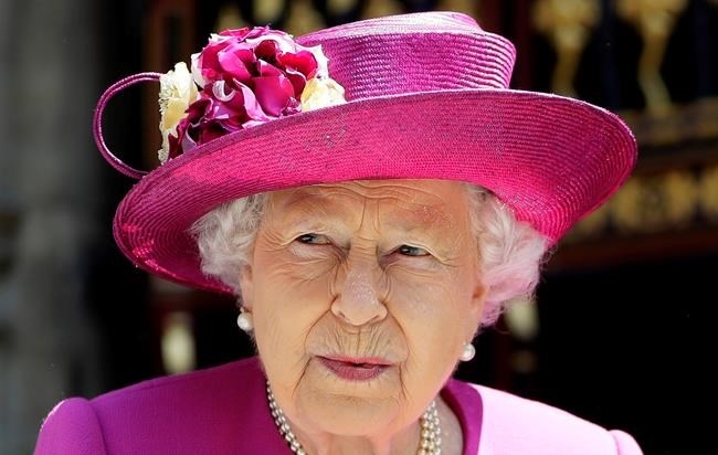 Palace: Queen Elizabeth II had successful eye surgery | iNFOnews ...