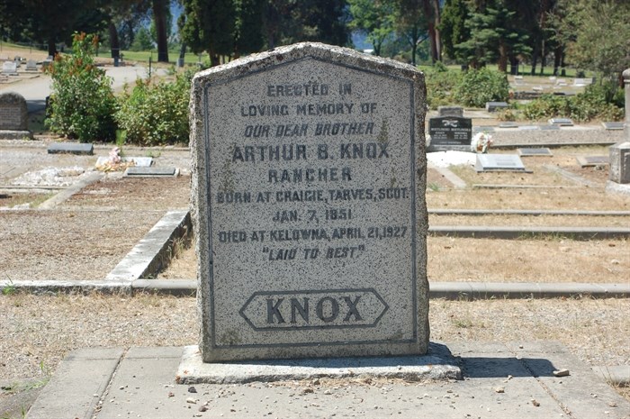 Grave of Arthur B. Knox, lifelong bachelor and secret millionaire. 
