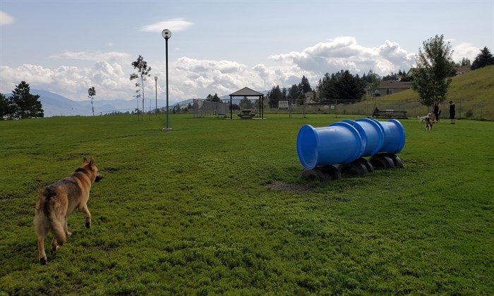 Aberdeen Hills offers a fenced enclosure with a seperate area for smaller dogs.