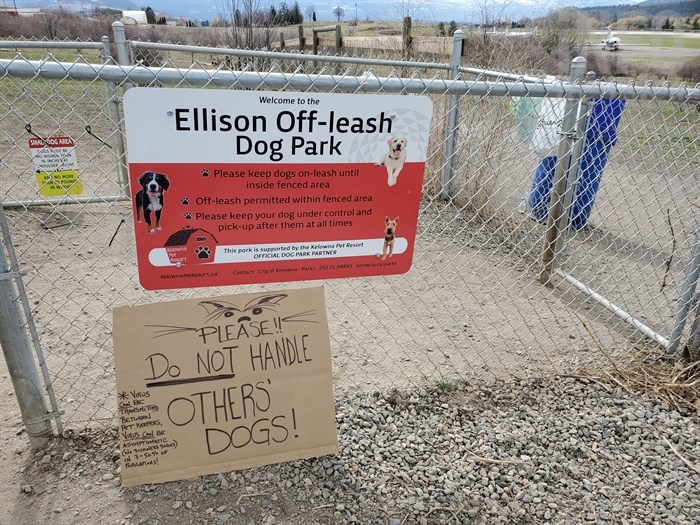 A hand-written sign at the Ellison off-leash dog park in Kelowna, discouraging patrons from petting dogs due to COVID-19. 