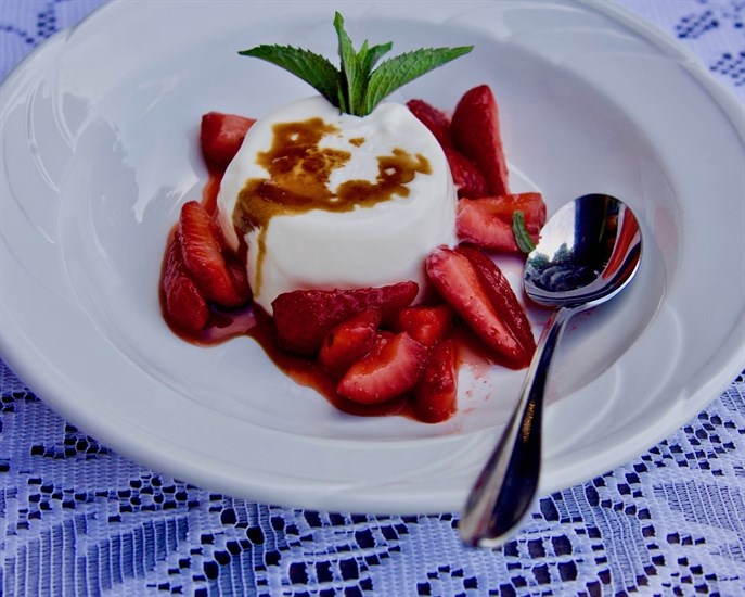 Panna Cotta with strawberries and Venturi-Schultze balsamic vinegar.