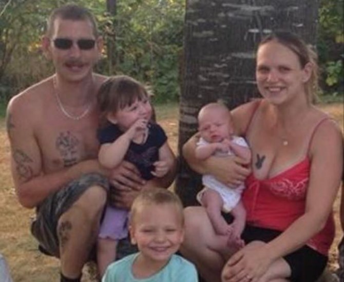 David Simpson, Ashleigh Tschritter and their three children. 