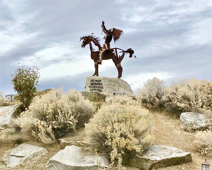 The stunning warrior statue at the entrance to Spirit Ridge sets the tone for your stay.