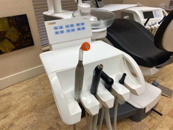 The dental practice has a full array of the latest computerized equipment for dental treatment.