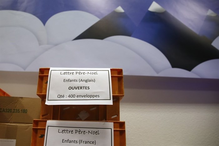 Boxes of English and French envelopes addressed to 