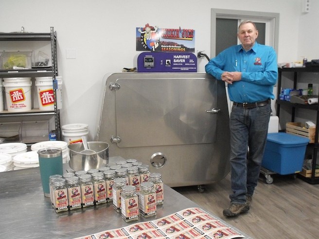 A dehydrator and a spice grinder are all it takes for Joe Roth of Creston, B.C., to make apple flour — and save hundreds of pounds of apples from waste.