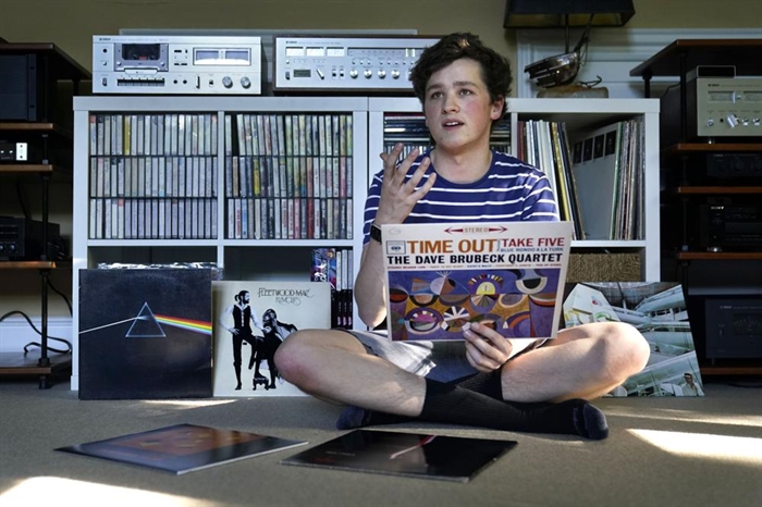 Vinyl records surge during pandemic, keeping sales spinning | iNFOnews | Thompson-Okanagan's News Source - Vimarsana News