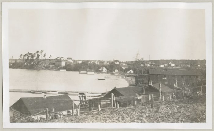 View of houses and buildings along the shoreline at Obishikokaang in 1919.