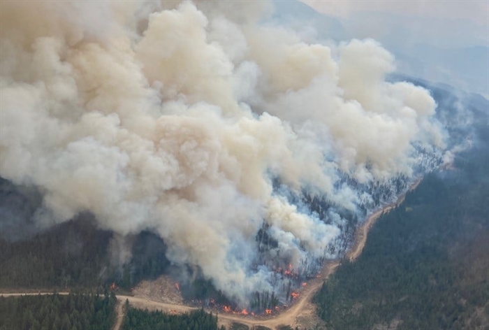 B.C. Wildfire Crews Successfully Fight Wildfire Burning Near Okanagan ...