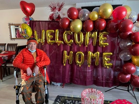 Willie Carpuz arrived home with his family after spending 11 months in hospital recovering from COVID.