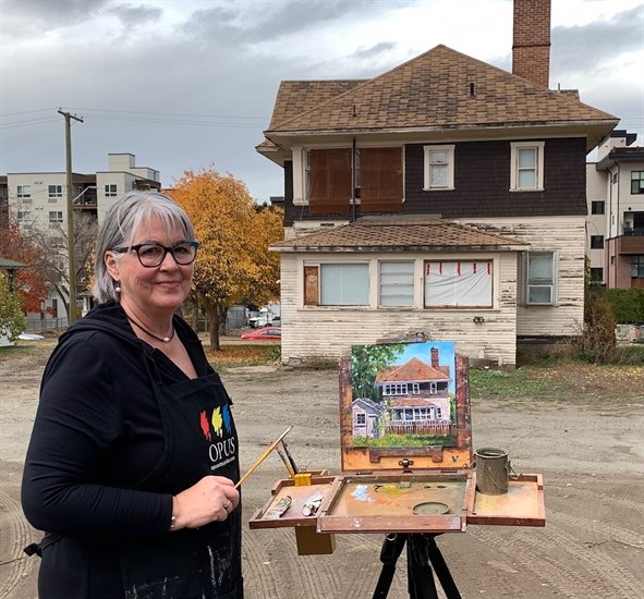 Kamloops painter Debbie Lively doing a Plein Air painting of the backside of historical home at 451 Battle St.