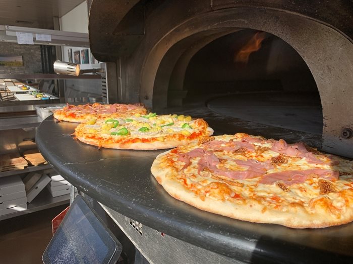 Try a delicious neapolitan-style pizza made using an outdoor forno oven. 