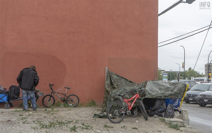 A group of drug users kept dry on a rainy day by building a makeshift tent. 