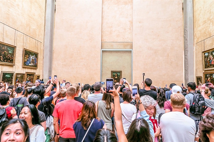 Tourists jostle to get selfies with Mona Lisa in The Louvre.