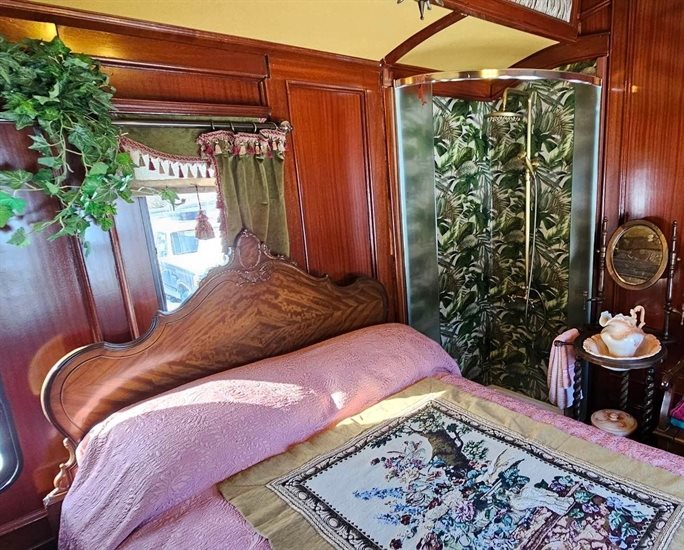 Bedroom in the Notch Hill Express Railway in Sorrento. 