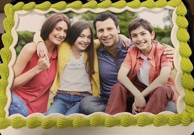 Family portrait on cake