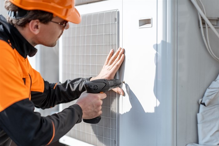 Repairing unit of the air conditioner or heat pump 