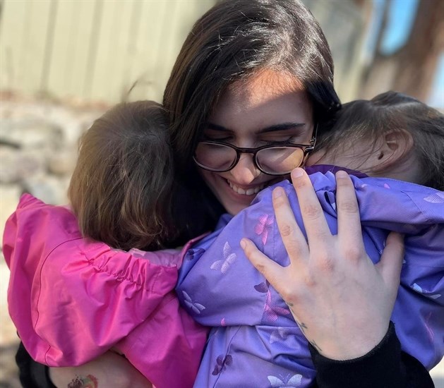 Kamloops mom Tyreana Swinford hugging her young daughters. 