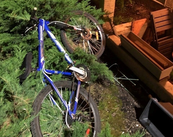 A couple in Kelowna had a stranger attempt to pull their bike off their porch into the bushes. 
