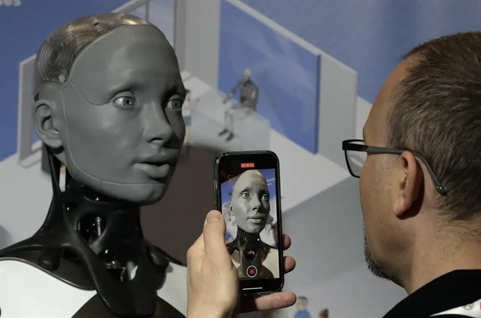 What's new in robots? An AI-powered humanoid machine that writes poems | iNFOnews - Vimarsana News