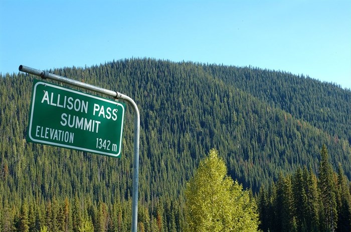 A photo of the summit sign along Highway 3 at Allison Pass in Manning Provincial Park.