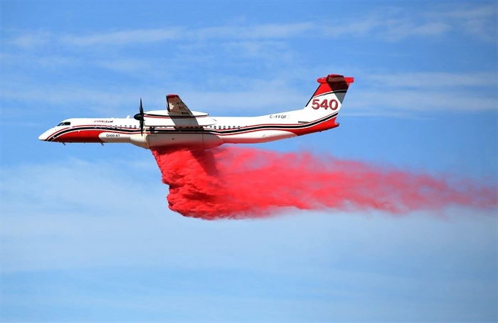 A new Dash 8-400 airtanker in action.