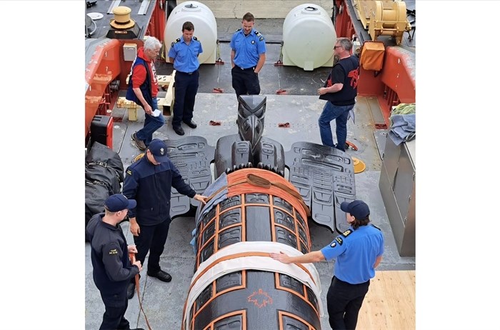 Kwakiutl carver Stan Hunt's memorial pole loaded on Canadian Coast Guard hovercraft for transport to Canada Place on Wednesday for Indigenous People's Day.
