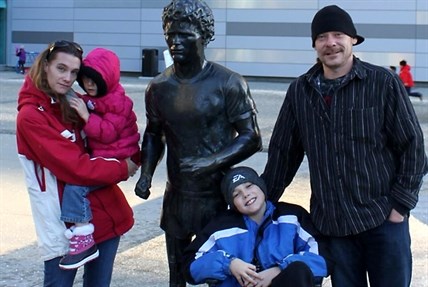 Shilo Lauinger, Amber Biglow and Liam and Logan next to a statue of Terry Fox, who lost his leg to an osteosarcoma in 1977.