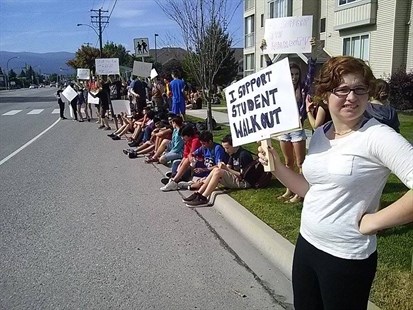 Students at Rutland Middle School in Kelowna show their displeasure with the teacher's labour dispute on Tuesday, June 3, 2014.
