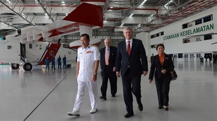 Prime Minister Harper walks with Admiral Datuk Mohd Amdan Kurish on Saturday.