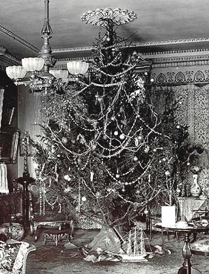 A Christmas tree from 1900.