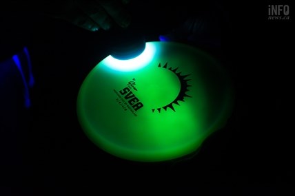 Players make their glow-in-the-dark discs extra bright by charging them up with flashlights. 