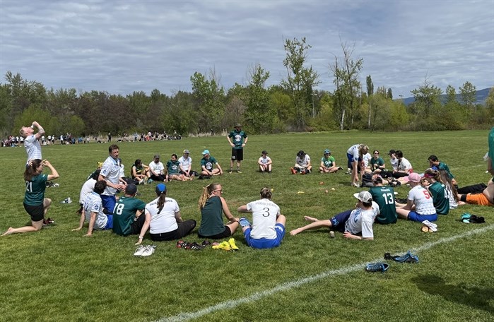 Two teams hanging out in a spirit circle after a match at the Sunflicker tournament. 